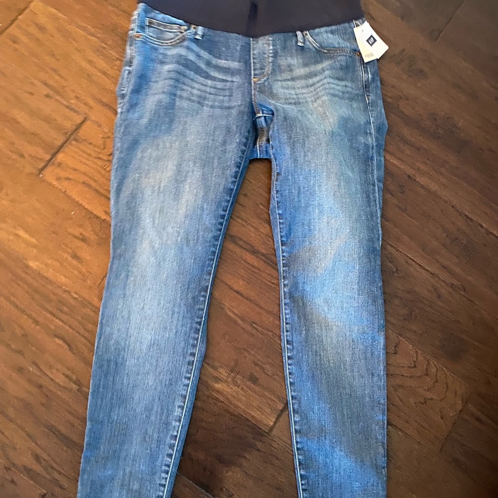 Gap Maternity skinny jeans with full panel Size 10, NWT.